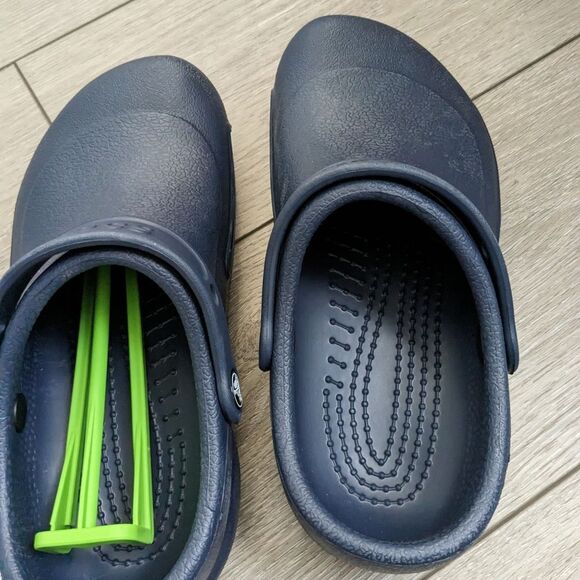 2 Pairs For Only $40!! Crocs ( women size 7) brand new + FREE SUNGLASSES - Picture 2 of 2